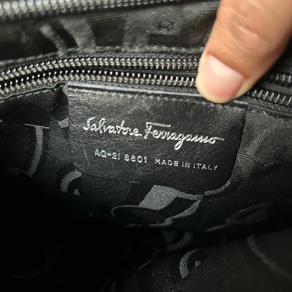 Salvatore Ferragamo Vara Chain Link Shoulder Bag Black Canvas - Picture 4 of 4